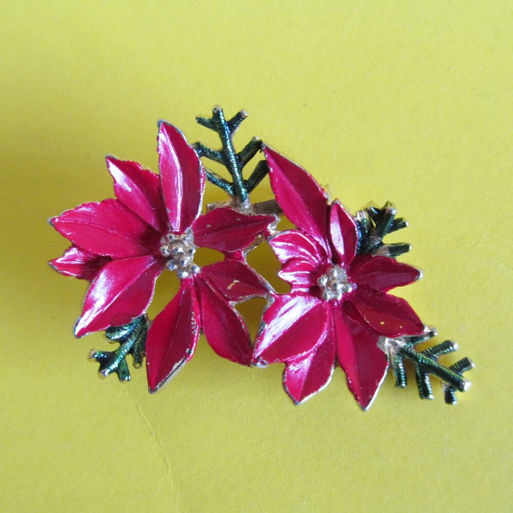 Christmas poinsettia brooch